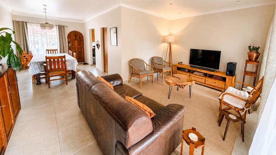 3 Bedroom Property for Sale in Kannoniers Park North West